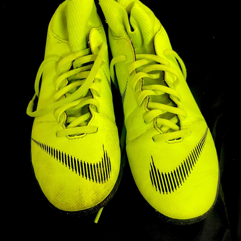 Soccer cleats